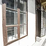 Vintage Vibes Super Central Flat