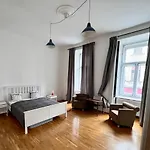 Vintage Vibes Super Central Flat