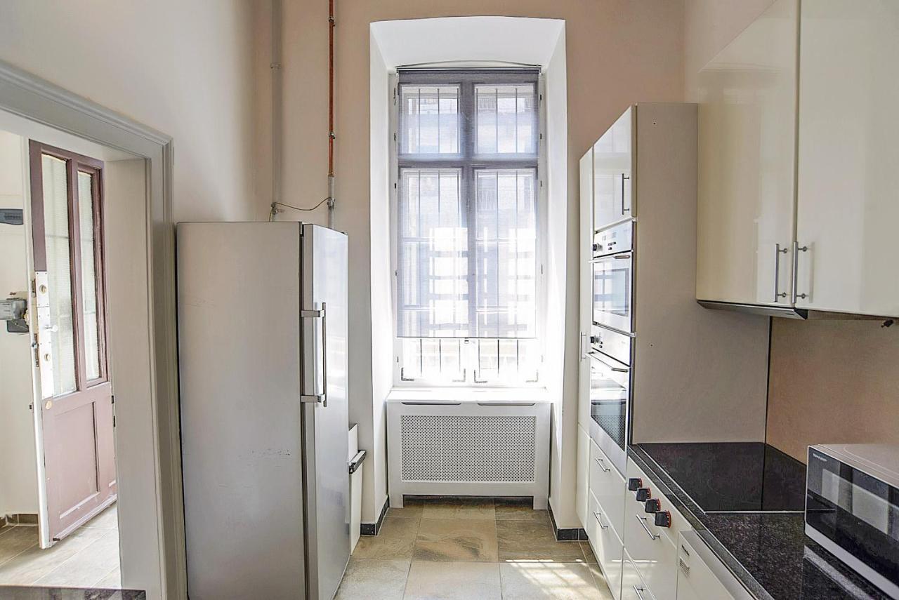 Vintage Vibes Super Flat Apartment