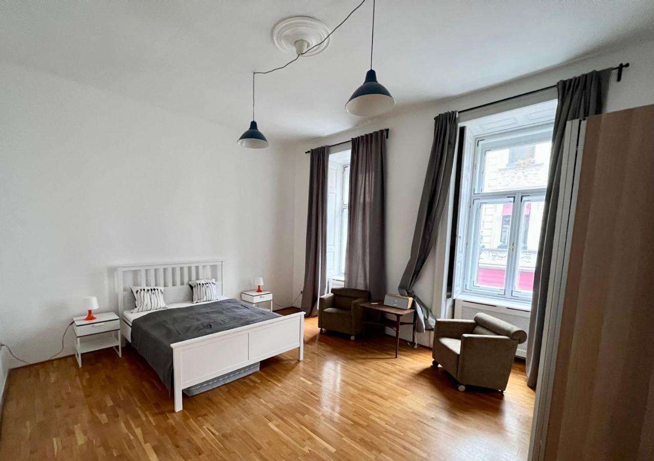 Vintage Vibes Super Flat Budapest